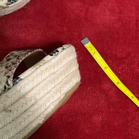 Z03 - Just Fab Faux Snake Skin Wedge Heels - Picture 3 of 6